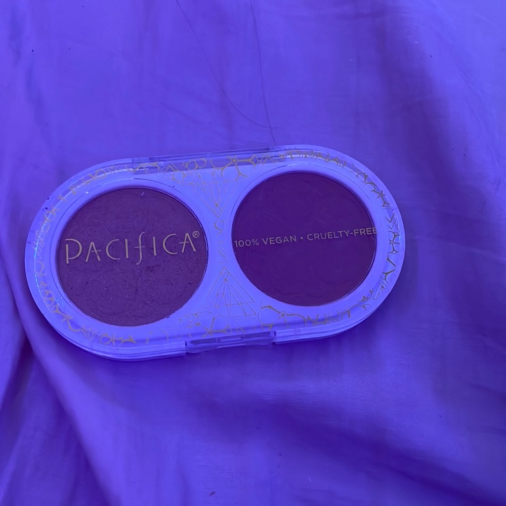 PACIFICA BEAUTY Cherry gold highlighter and blush